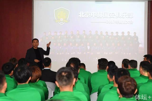 叶辰笑道：你这是送人去叙利亚送上瘾了？陈泽楷哈哈一笑：倒也不是，主要是看那小子对顾小姐动机不纯，想把他弄到叙利亚去一劳永逸。